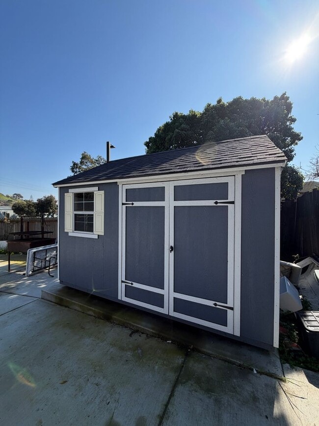 Building Photo - 860 Olive Ave