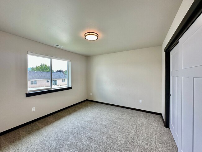 Building Photo - Newly Built 4-Bedroom Home | Chef’s Kitche...