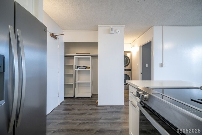 Building Photo - $2,300 / 1br - 594ft2 - Beautifully Renova...