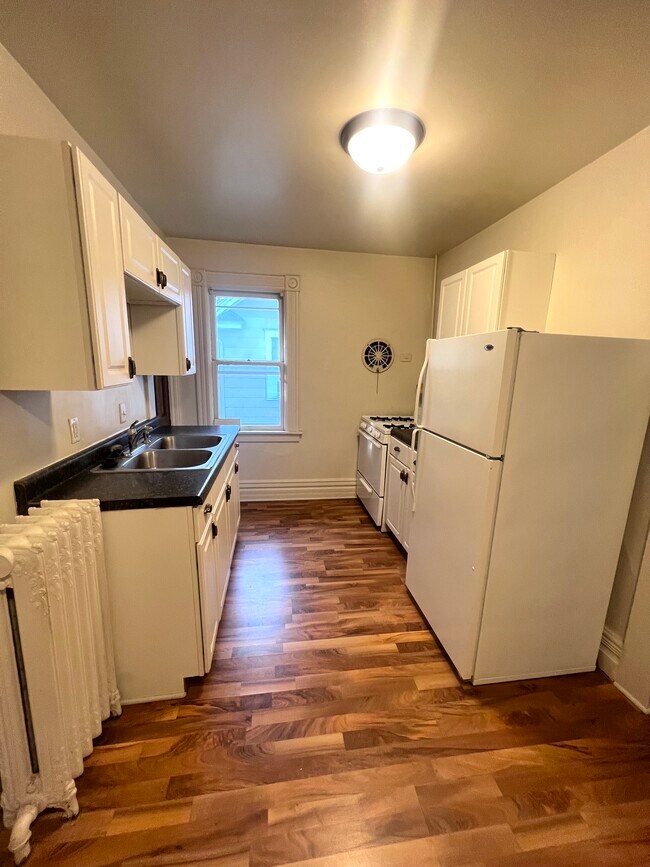 Building Photo - 716 N Walnut St