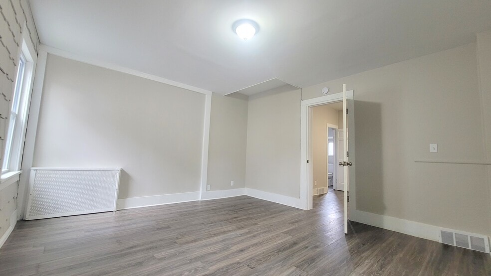 Building Photo - 3988 Lake Ave