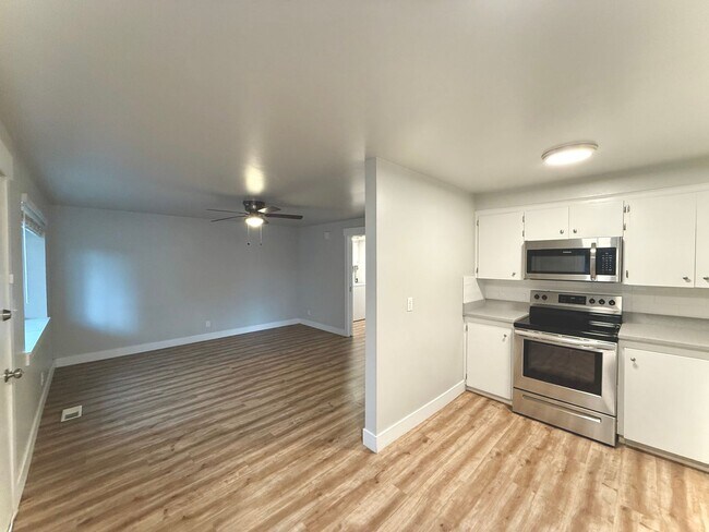 Building Photo - 1 Bedroom Apartment Available February 1st