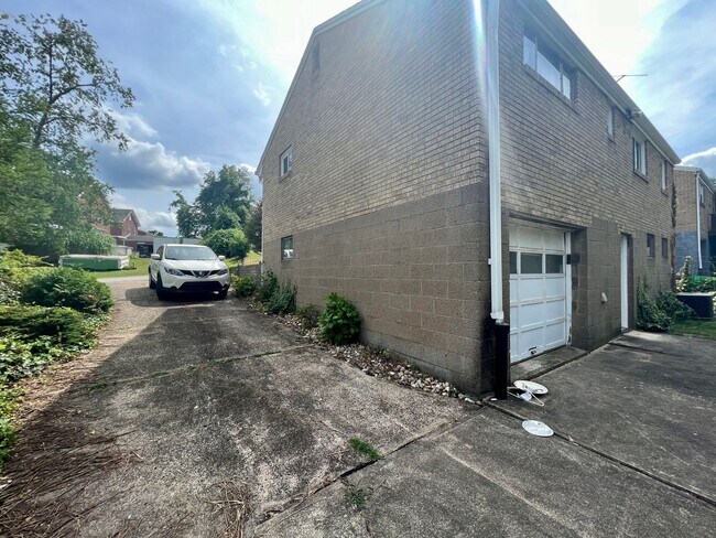Building Photo - 1320 Preston St