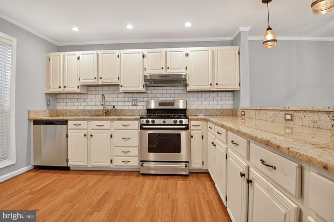 Building Photo - 9919 Oakton Terrace Rd