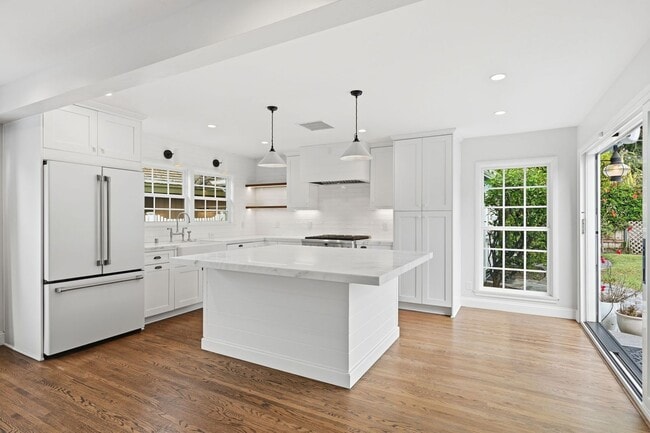 Building Photo - MISSION BAY 4-BED/3-BATH - 3 MIN WALK TO BAY