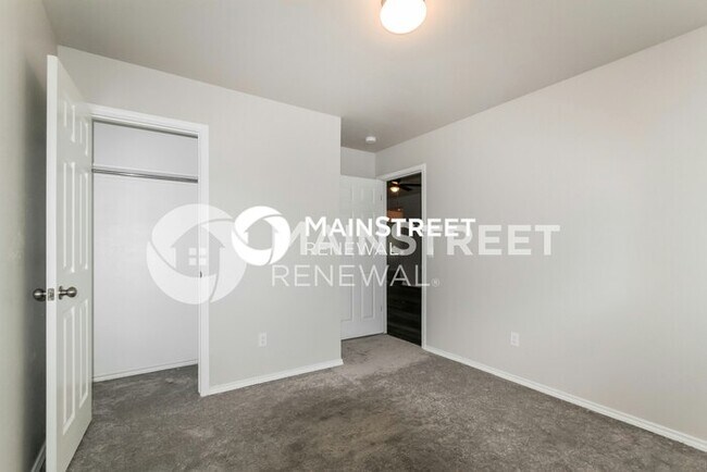 Building Photo - 4 Bedroom Pet-Friendly Home in Mustang, OK with Main Street Renewal