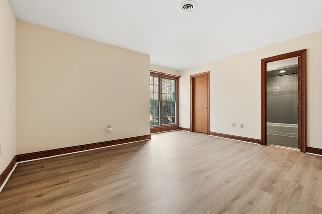 Building Photo - Available Now! 3-Bedroom Townhome in West Raleigh