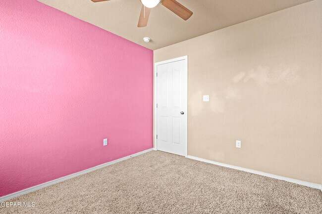 Building Photo - 10720 Canyon Sage Dr