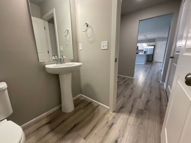 Building Photo - Beautiful 4 Bedroom, 2.5 Bath Home Availab...