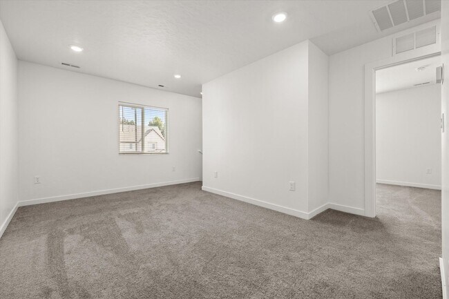 Building Photo - BRAND NEW Stunning 4-Bed, 3-Bath Townhome That Feels Like a Detached House