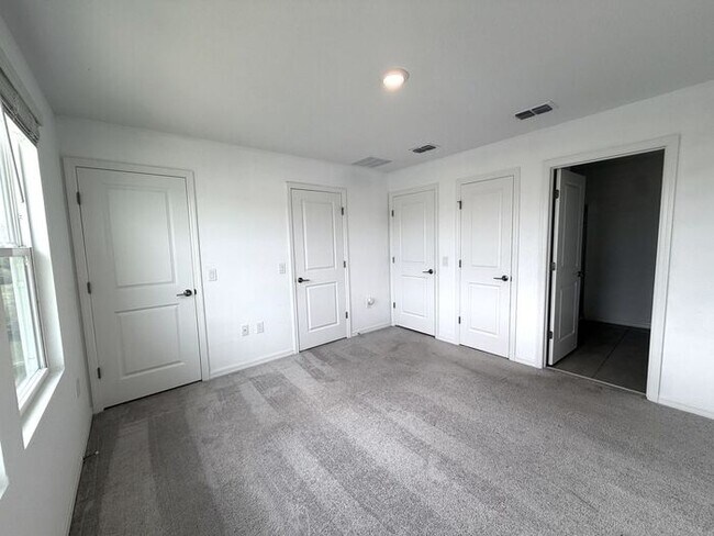 Building Photo - Westview End Unit Townhome