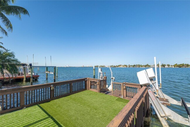 Building Photo - 1375 N Biscayne Point Rd