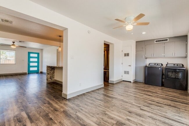 Building Photo - 1637 W Cinnabar Ave