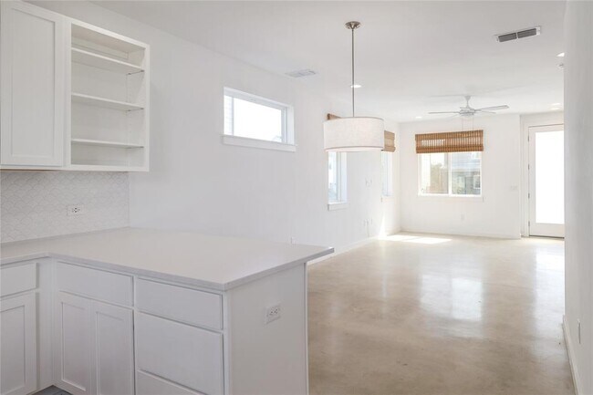 Building Photo - 1192 Sarabeth Way