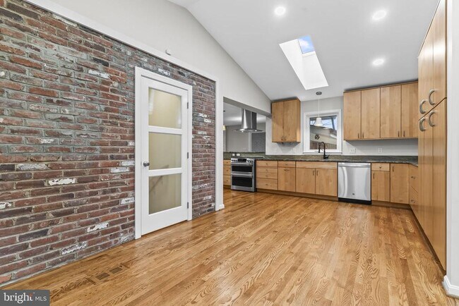 Building Photo - 7609 Woodridge Cir