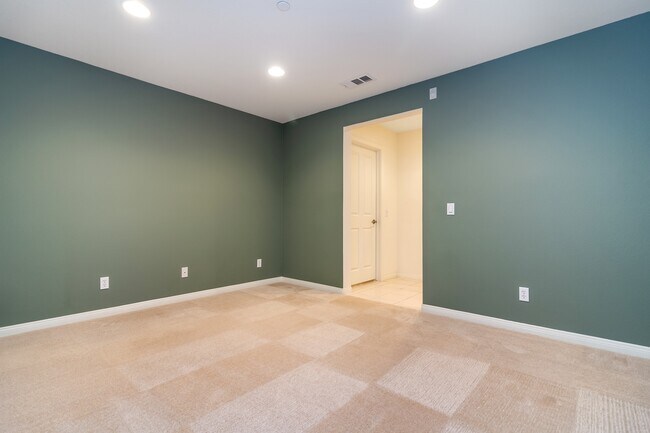 Building Photo - Live in Luxury: Fully Upgraded 2 Bedroom P...