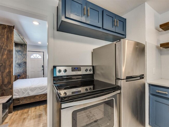 Building Photo - 217 E Daws St