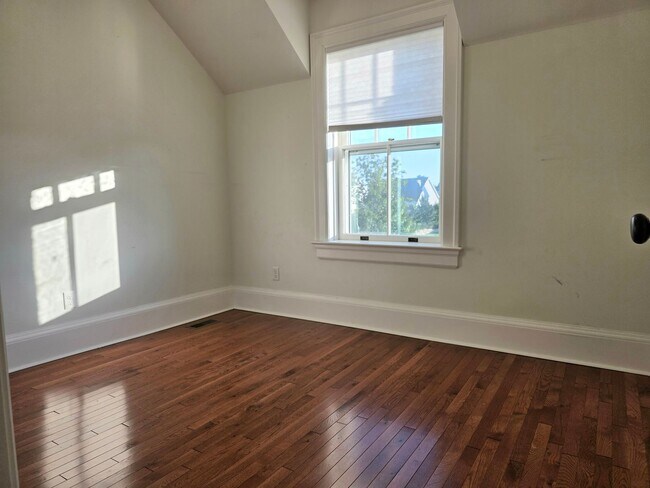 Building Photo - 1306 Officers Row