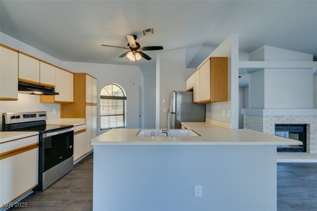 Building Photo - 1670 Rocking Horse Dr