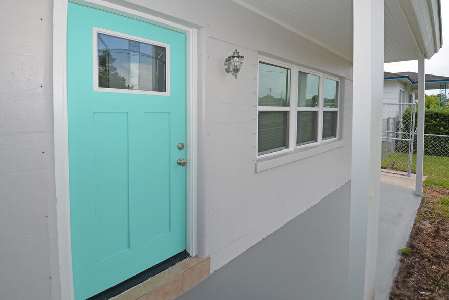 Building Photo - 5009 TANGERINE AVE S