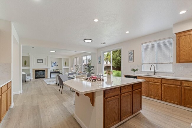 Building Photo - Large two-story home in the Bridal Ridge c...