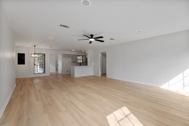 Building Photo - 20 Woody Creek Dr