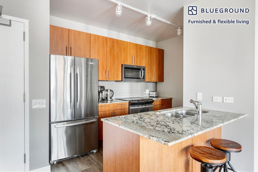 Building Photo - 505 N State St