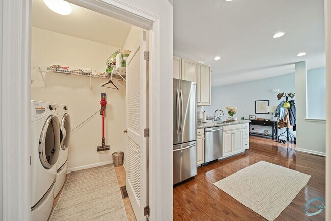 Building Photo - 12908 White Pine Way