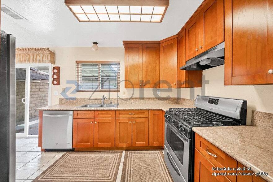 Building Photo - 7552 Corbin Ave