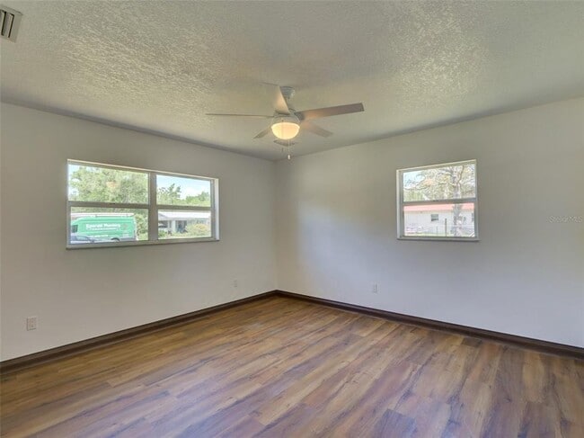 Building Photo - 305 Sunset Dr