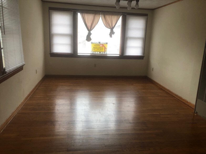 Building Photo - 704 E Thomas St