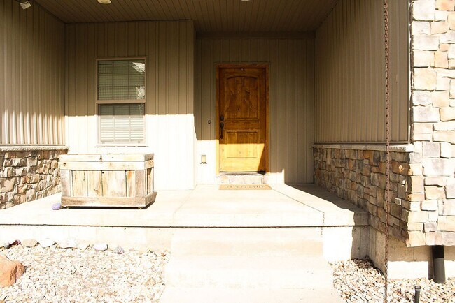 Building Photo - Beautiful Custom Home For Rent In Rexburg!