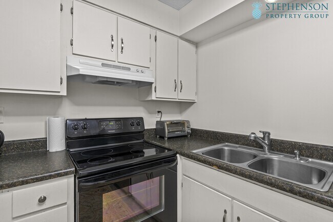 Building Photo - 1825 St Julian Pl