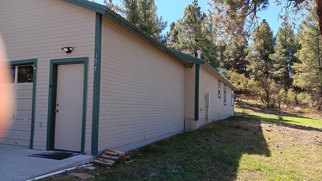 Building Photo - Nice home in a quiet neighborhood