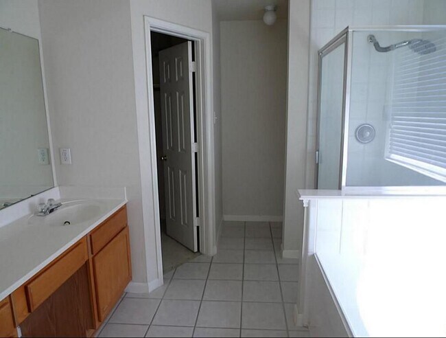 Building Photo - 9718 Cottage St