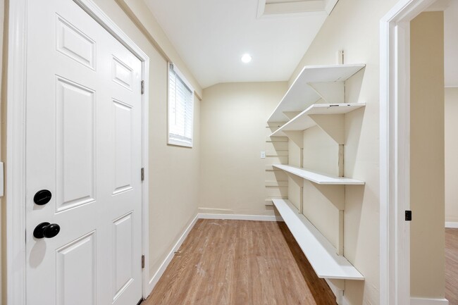 Building Photo - Spacious 5 bed/2 bath in SE Portland