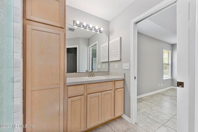 Building Photo - 13021 Chets Creek Dr S