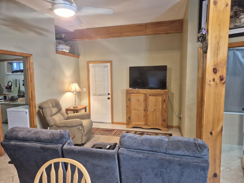 Building Photo - 17 King Arthur Dr