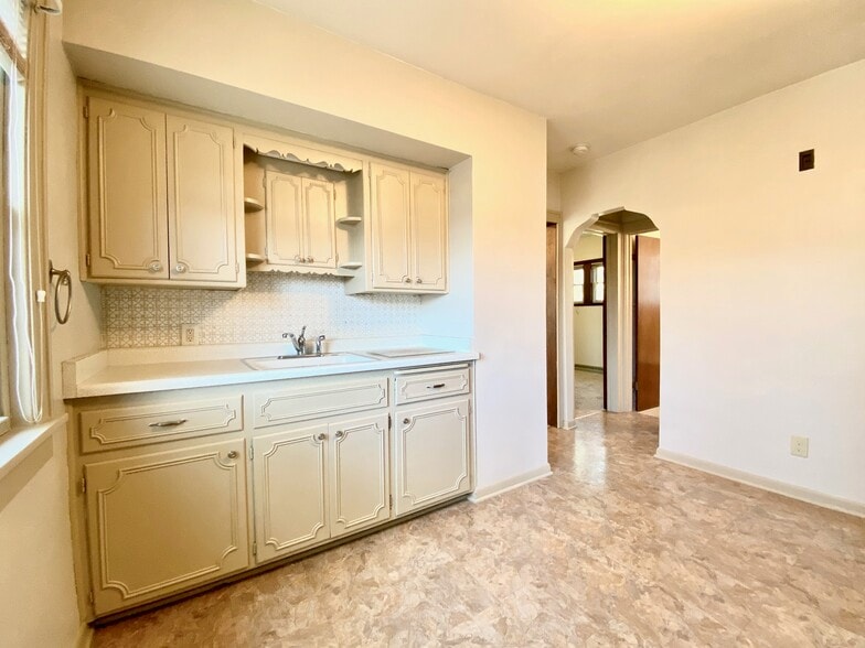 Building Photo - 3914 S 1st St