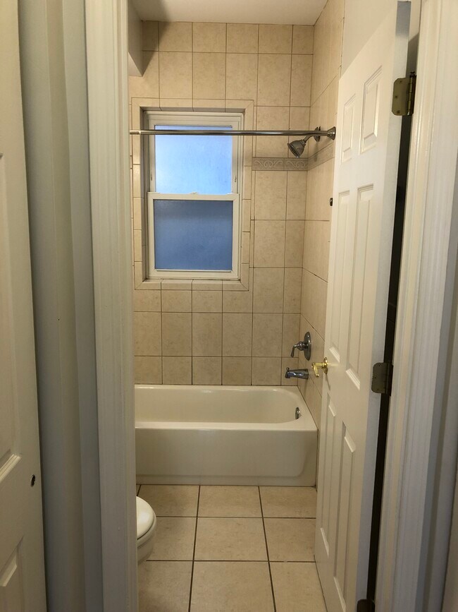 Building Photo - 4849 N Wolcott Ave
