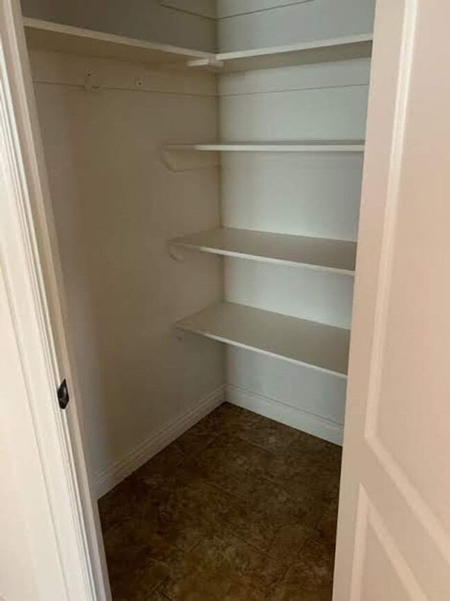 Building Photo - 3 Bed 2.5 Bath ROCK CREEK TOWNHOME in Rexb...