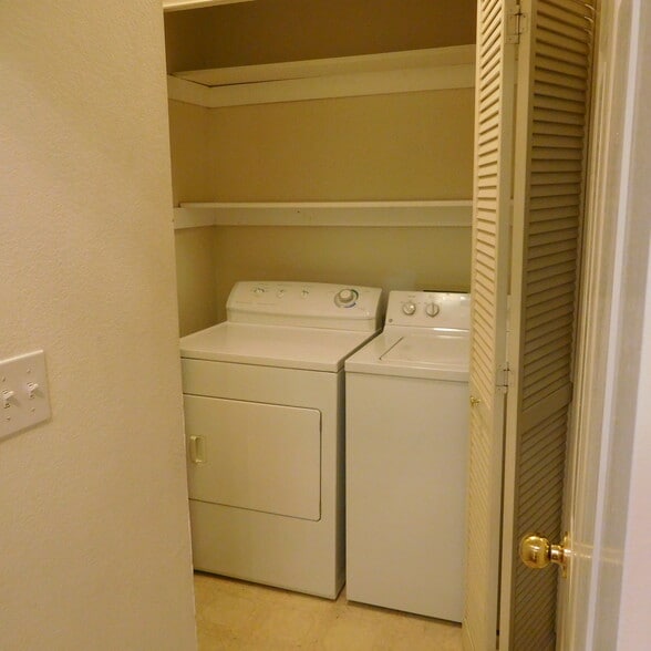 Building Photo - 1850 Blossom Ave