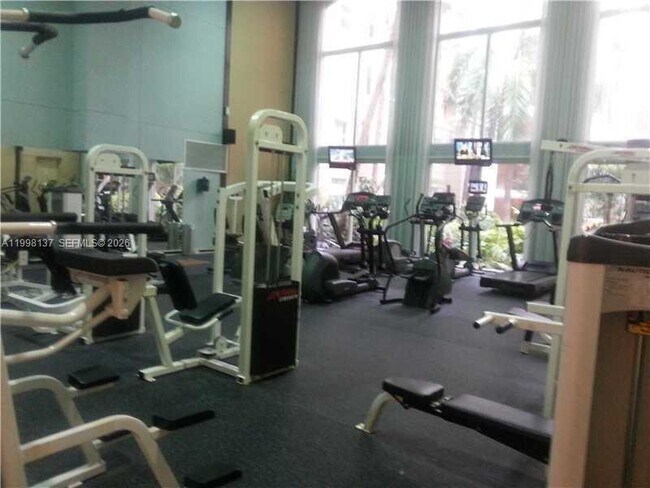 Building Photo - 17150 N Bay Rd