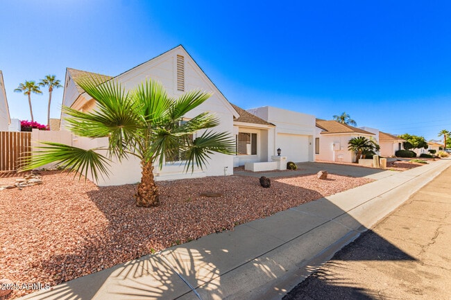 Building Photo - 3329 E Siesta Ln