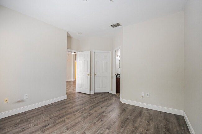 Building Photo - 3611 Conroy Rd