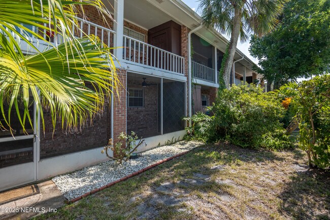 Building Photo - 22 Comares Ave