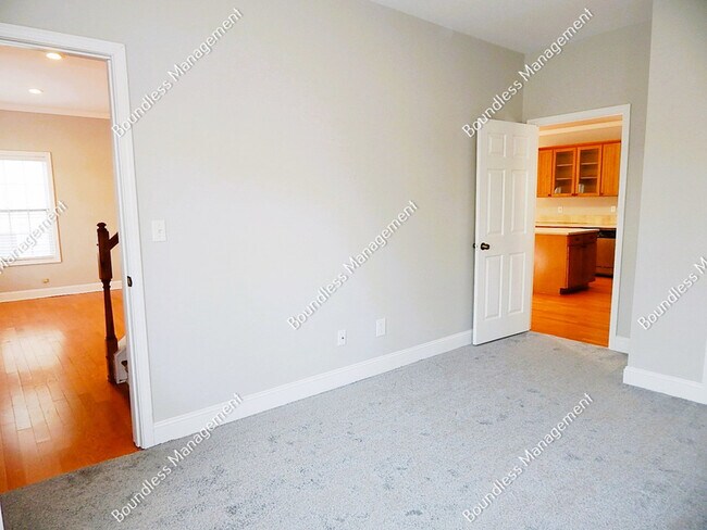 Building Photo - 2873 Cheney St