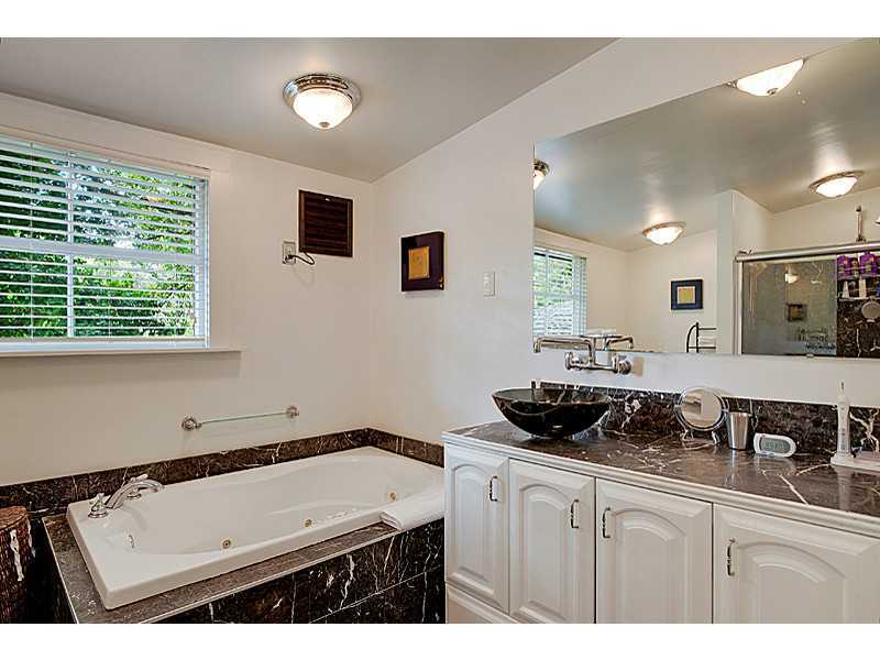 Building Photo - 1527 Hillary St