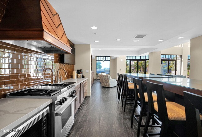 Building Photo - 8 Biltmore Estates Dr