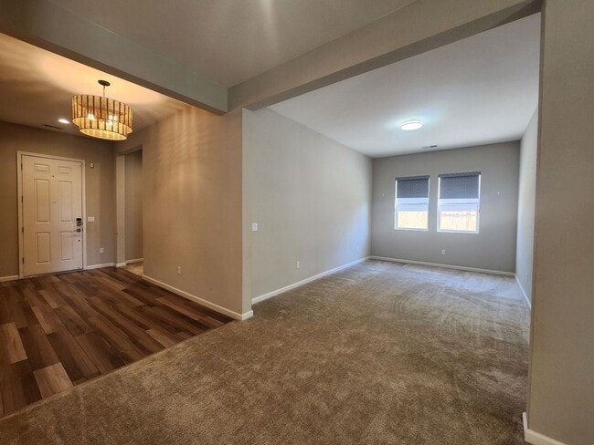 Building Photo - Large- single story home in the Stonebrook area of Sparks, NV.